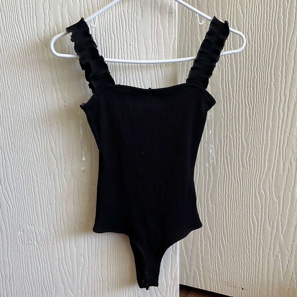 Ruffle sleeve bodysuit